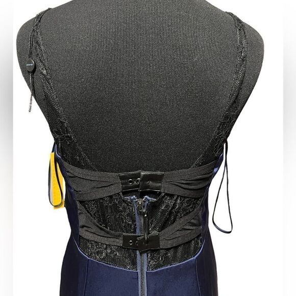 New Alice + Olivia satin and lace dress - Picture 6 of 6